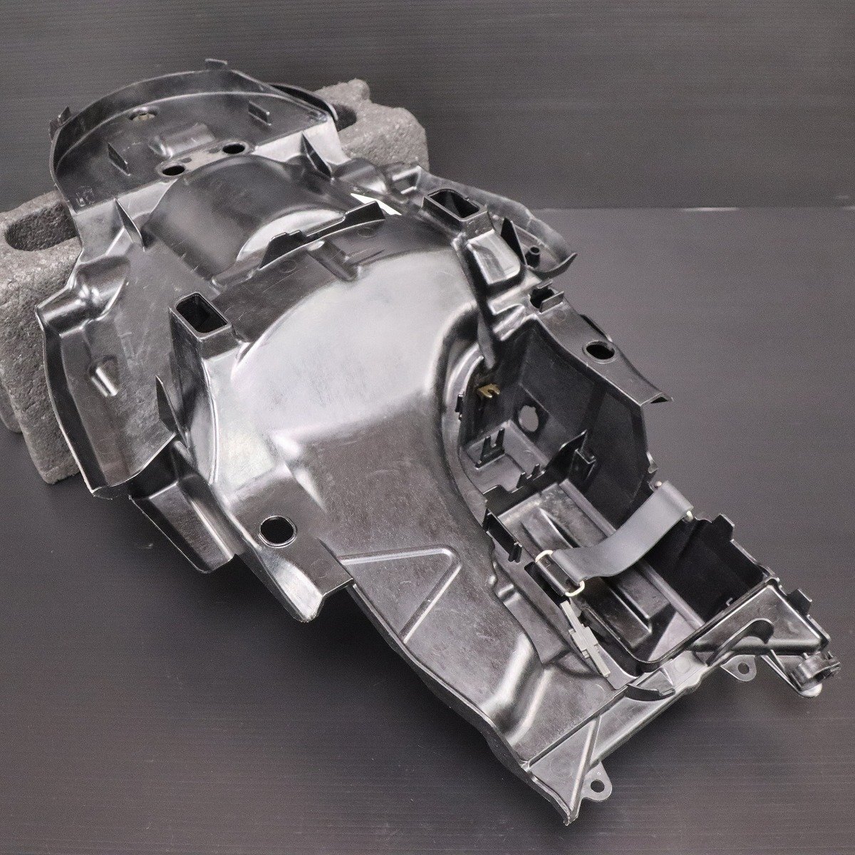 激安！CBR1000RR純正インナーリアフェンダーAssy！SC57/2004～_画像4