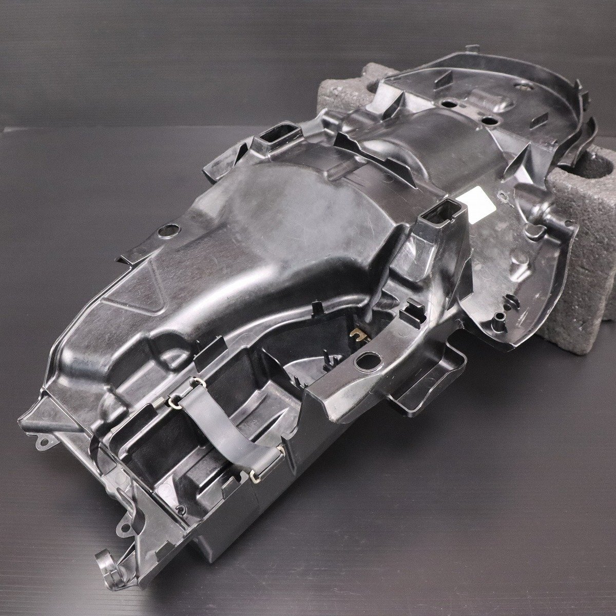 激安！CBR1000RR純正インナーリアフェンダーAssy！SC57/2004～_画像1