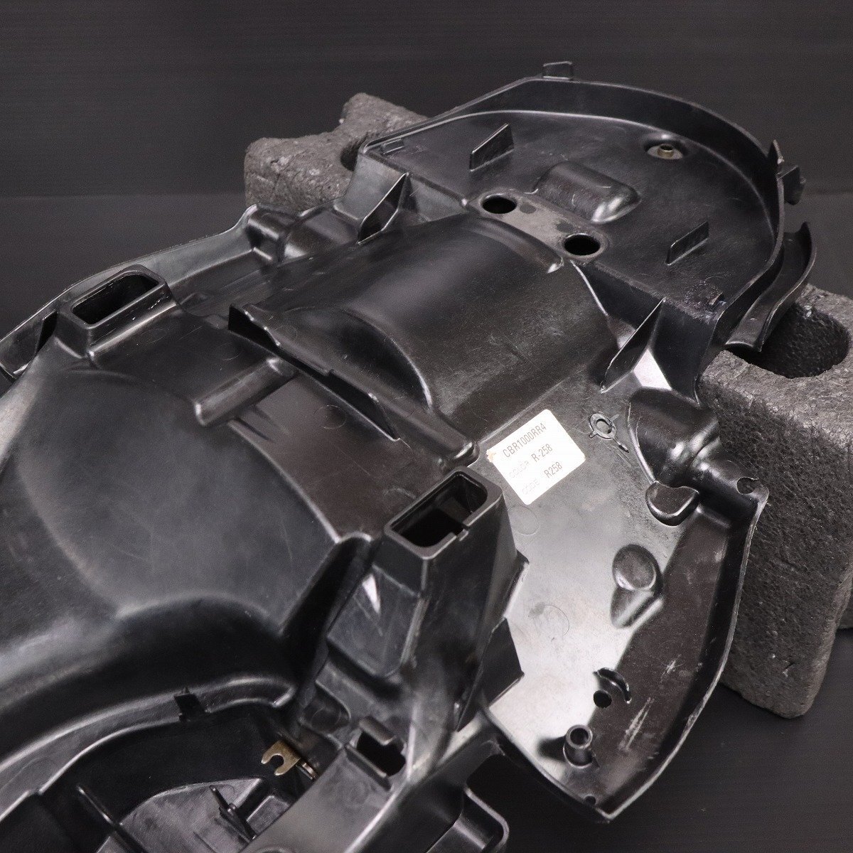 激安！CBR1000RR純正インナーリアフェンダーAssy！SC57/2004～_画像3