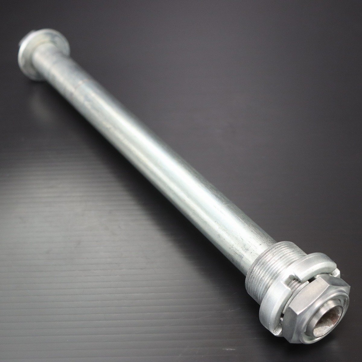 激安！GSX-R1100R純正スイングアームピボットシャフト！GU75A/1993～/水冷/GSX-R1100W_画像1