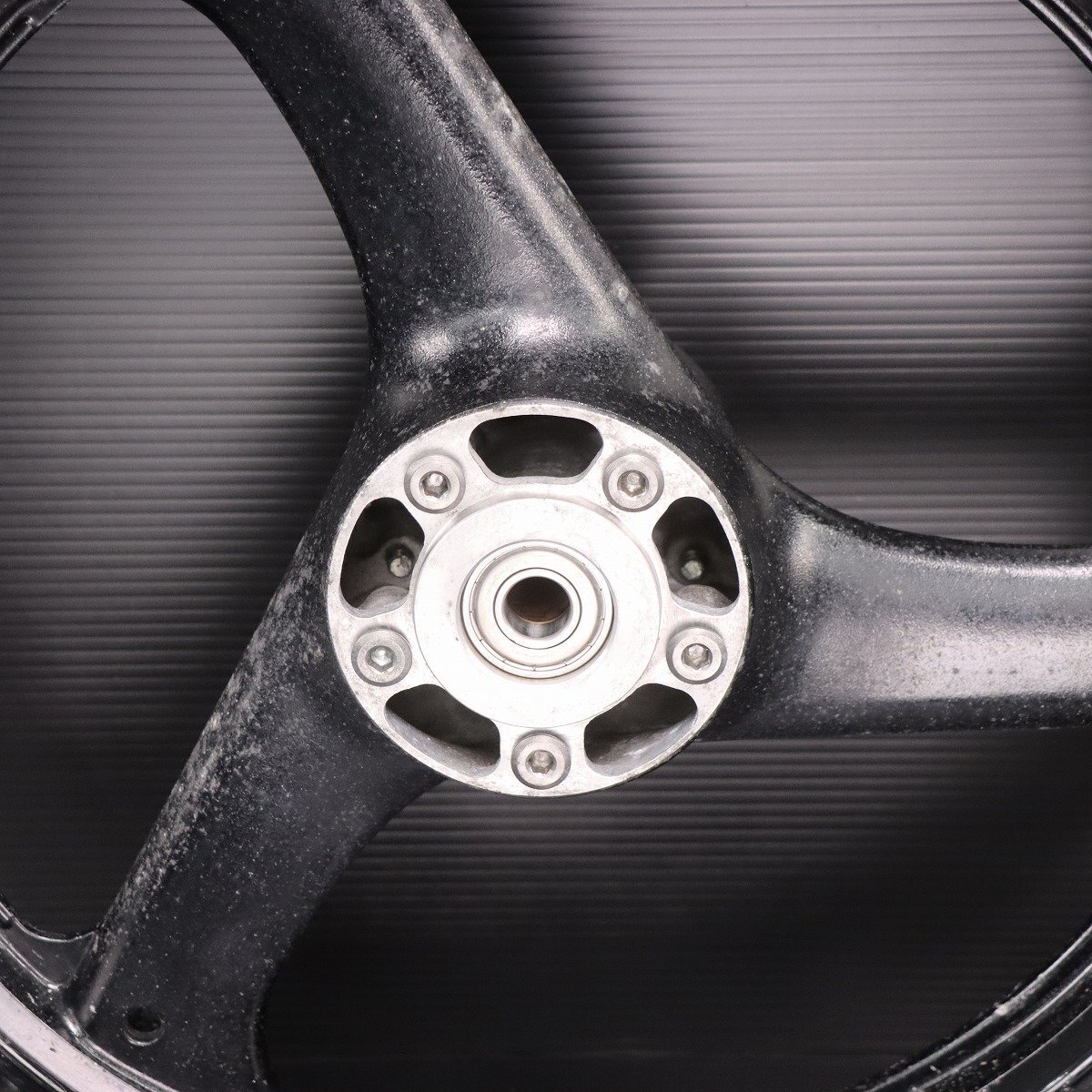 激安！RGV250ガンマ純正フロントホイール！VJ22A/1990～/RGV250Γ_画像3