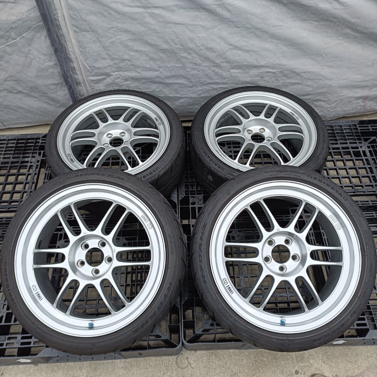 【牛】 ENKEI エンケイ RPF1 18インチ 8J +35 PCD 100 5穴 215/40R18 レガシィ インプレッサ シバタイヤ 手渡しOK BRZ 86 ZC6 ZN6_画像1