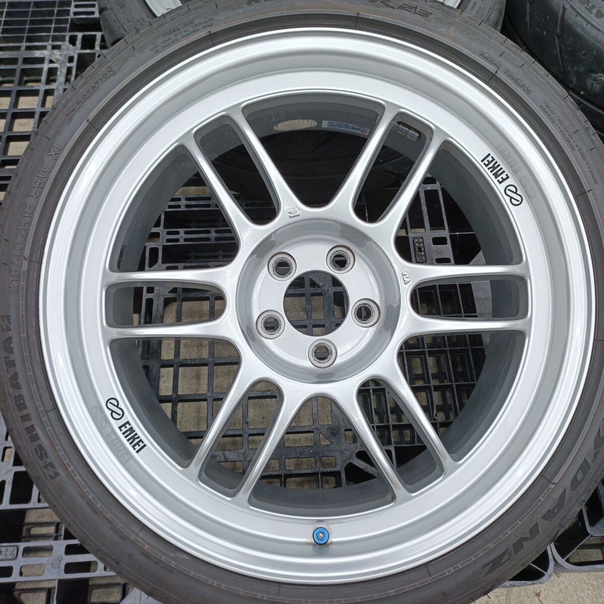 【牛】 ENKEI エンケイ RPF1 18インチ 8J +35 PCD 100 5穴 215/40R18 レガシィ インプレッサ シバタイヤ 手渡しOK BRZ 86 ZC6 ZN6_画像2