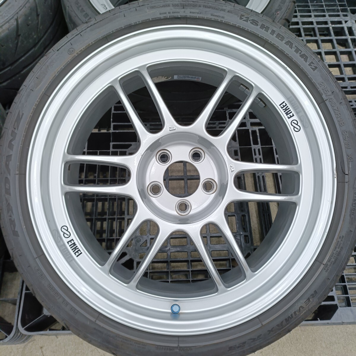 【牛】 ENKEI エンケイ RPF1 18インチ 8J +35 PCD 100 5穴 215/40R18 レガシィ インプレッサ シバタイヤ 手渡しOK BRZ 86 ZC6 ZN6_画像3