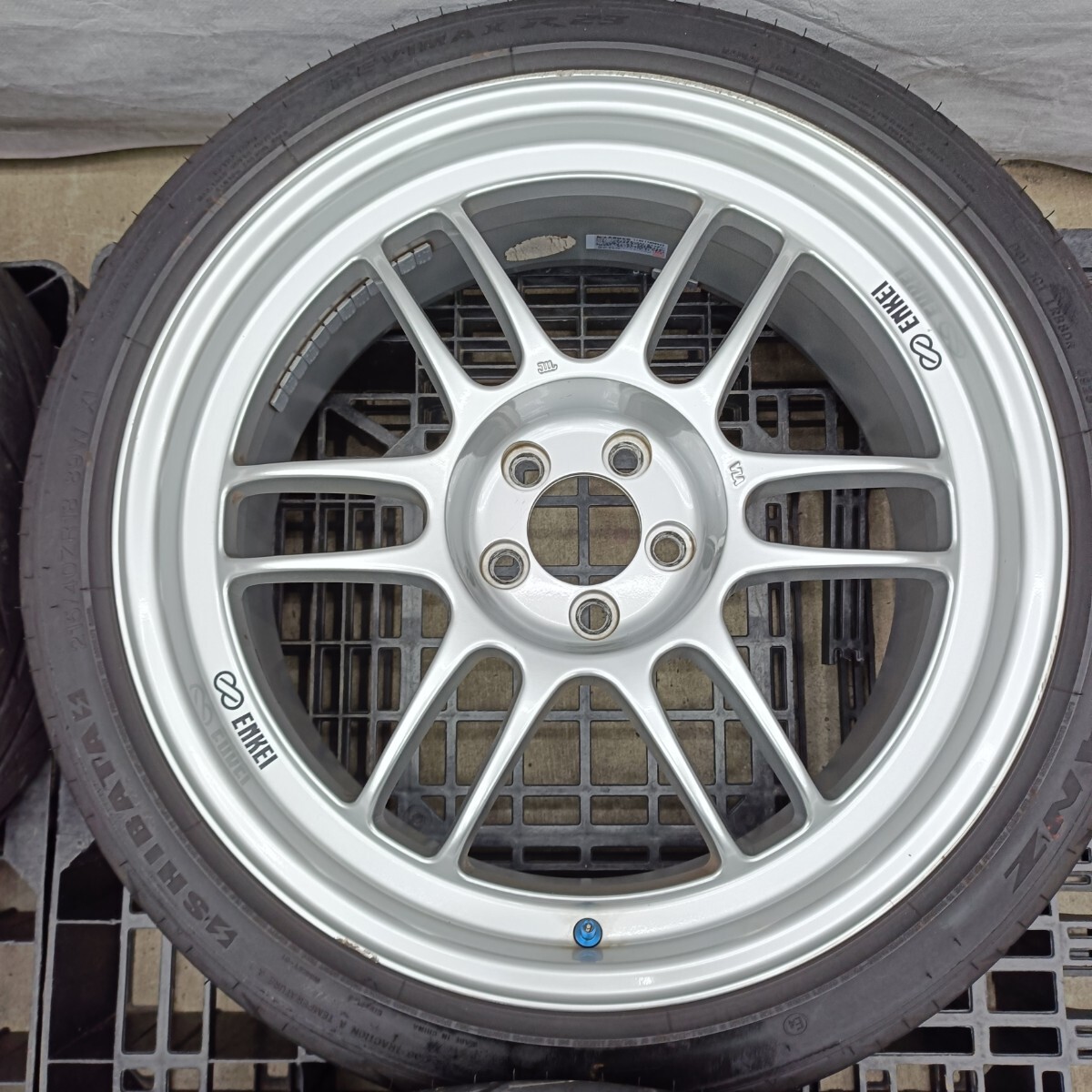【牛】 ENKEI エンケイ RPF1 18インチ 8J +35 PCD 100 5穴 215/40R18 レガシィ インプレッサ シバタイヤ 手渡しOK BRZ 86 ZC6 ZN6_画像4