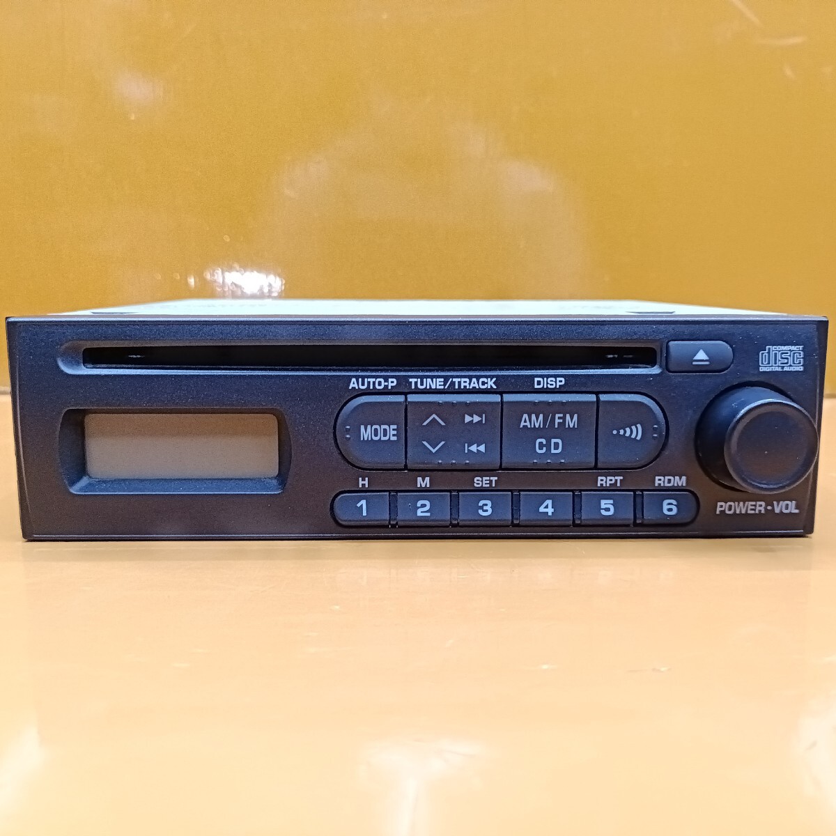 【TOM】 ダイハツ ハイゼット 純正 CD プレーヤー デッキ チューナー 動作OK 180mm 1DIN S321V S331V 86180-B5010 トヨタ系電源カプラー_画像1