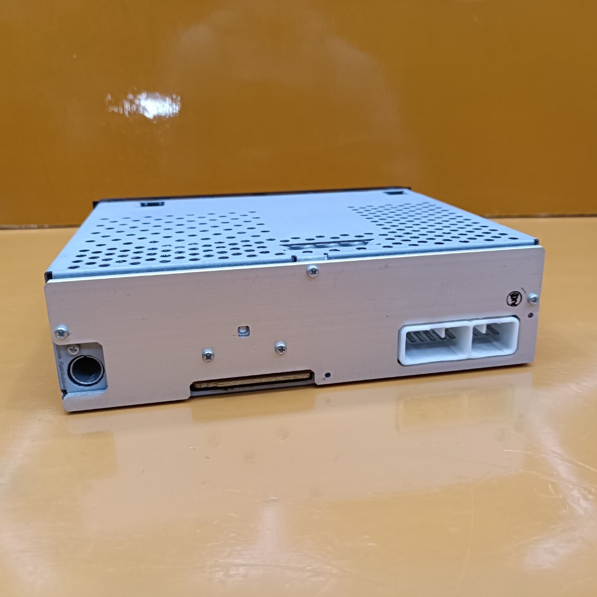 【TOM】 ダイハツ ハイゼット 純正 CD プレーヤー デッキ チューナー 動作OK 180mm 1DIN S321V S331V 86180-B5010 トヨタ系電源カプラー_画像7