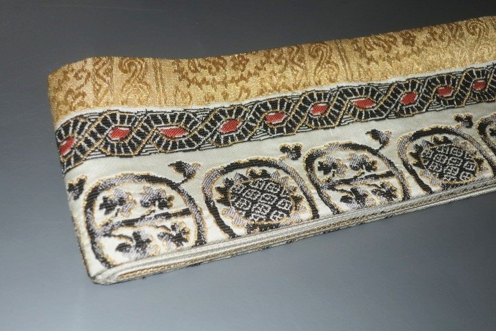 弐11180RM 男角帯 本絹西陣織練貫К 金糸緞子と忍び返し古代壁画文様 別誂え_画像2