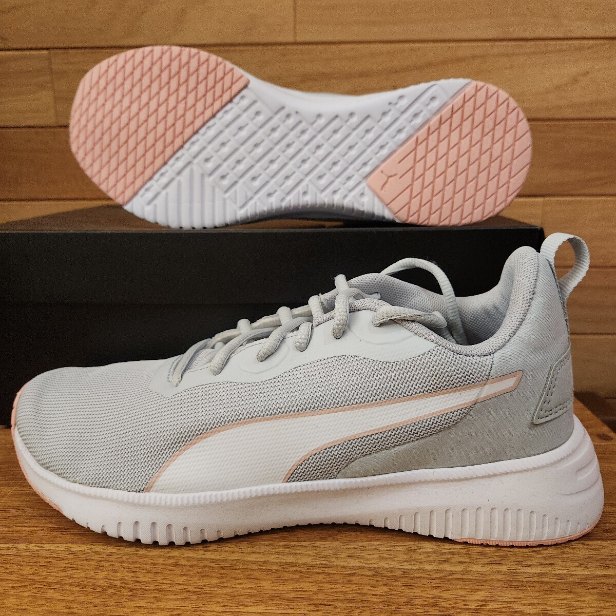26.5cm 新品正規品 プーマ(PUMA) フライヤー フレックス グレー/ホワイト メンズ ランニングシューズ スニーカー SoftFoam+仕様_画像2