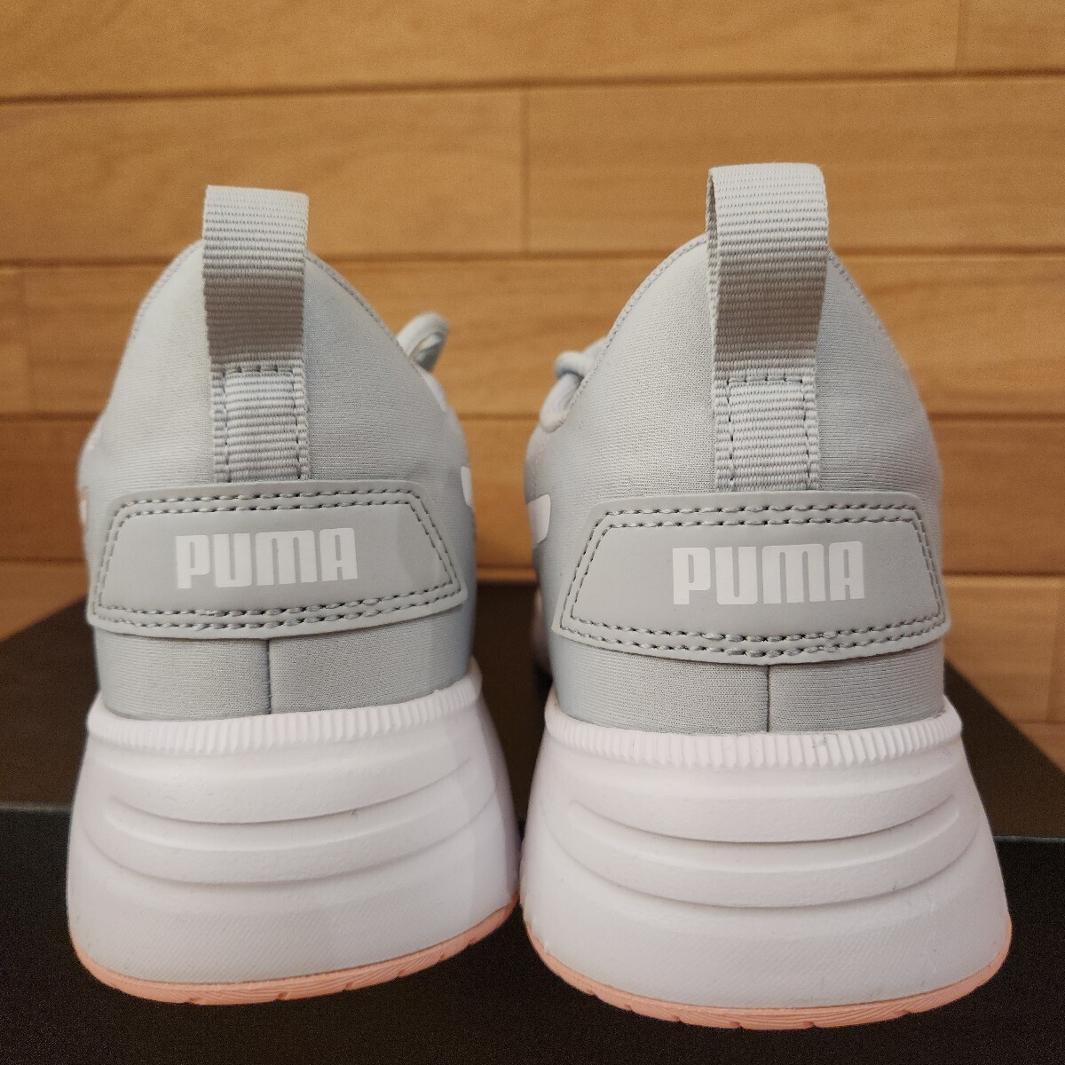 26.5cm 新品正規品 プーマ(PUMA) フライヤー フレックス グレー/ホワイト メンズ ランニングシューズ スニーカー SoftFoam+仕様_画像4
