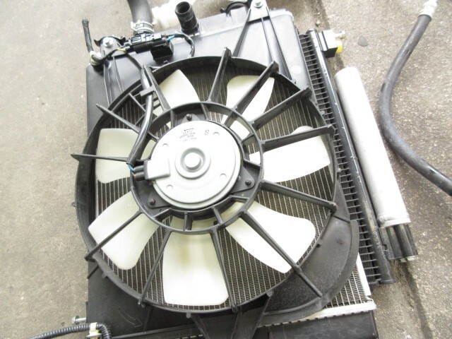 R3年 Ｎ－ＢＯＸ 6BA-JF3 ラジエーター コンデンサー 電動ファン エアコンパイプ 19010-5YS-003 204271 4766_画像3