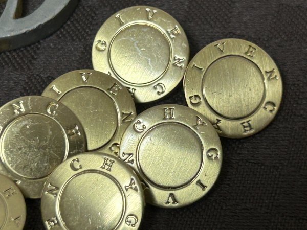 ブランド小物　まとめて　GUCCI　グッチ　GIVENCHY　ジバンシイ　フェラガモ　等　キーリング　キーホルダー　ボタン　カフス　等_画像3