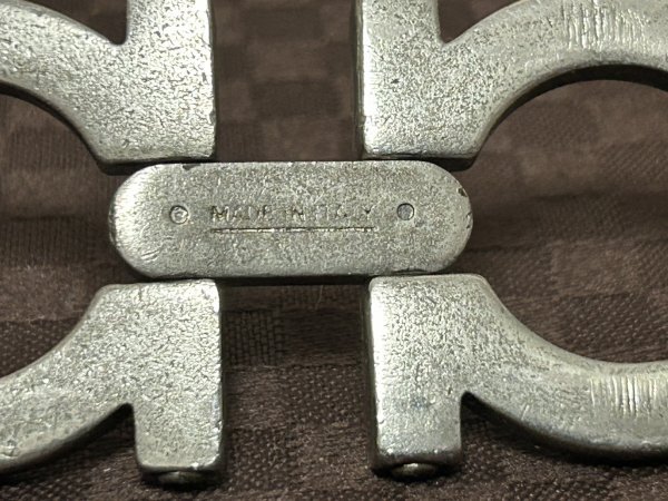 ブランド小物　まとめて　GUCCI　グッチ　GIVENCHY　ジバンシイ　フェラガモ　等　キーリング　キーホルダー　ボタン　カフス　等_画像4