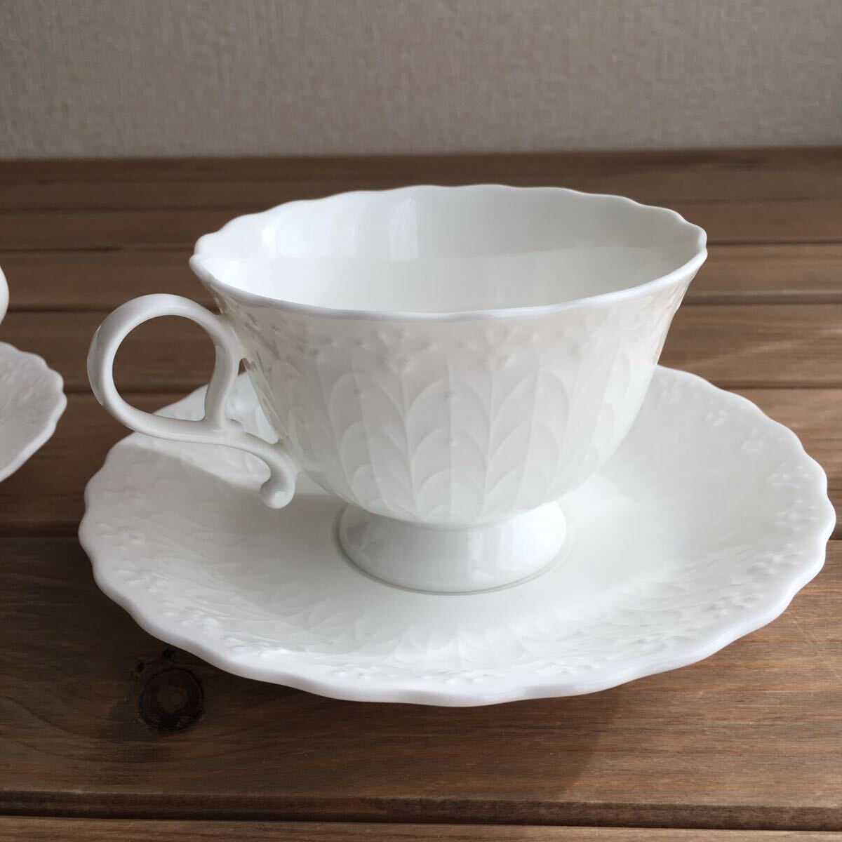 ナルミMARUMIシルキーホワイト小花レリーフ ティーコーヒー碗皿5客セット未使用品◆送料込み◆即配送◆_画像3