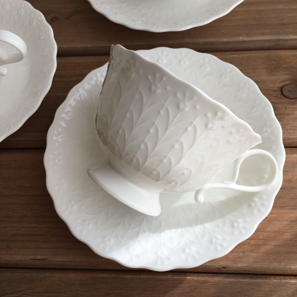 ナルミMARUMIシルキーホワイト小花レリーフ ティーコーヒー碗皿5客セット未使用品◆送料込み◆即配送◆_画像5