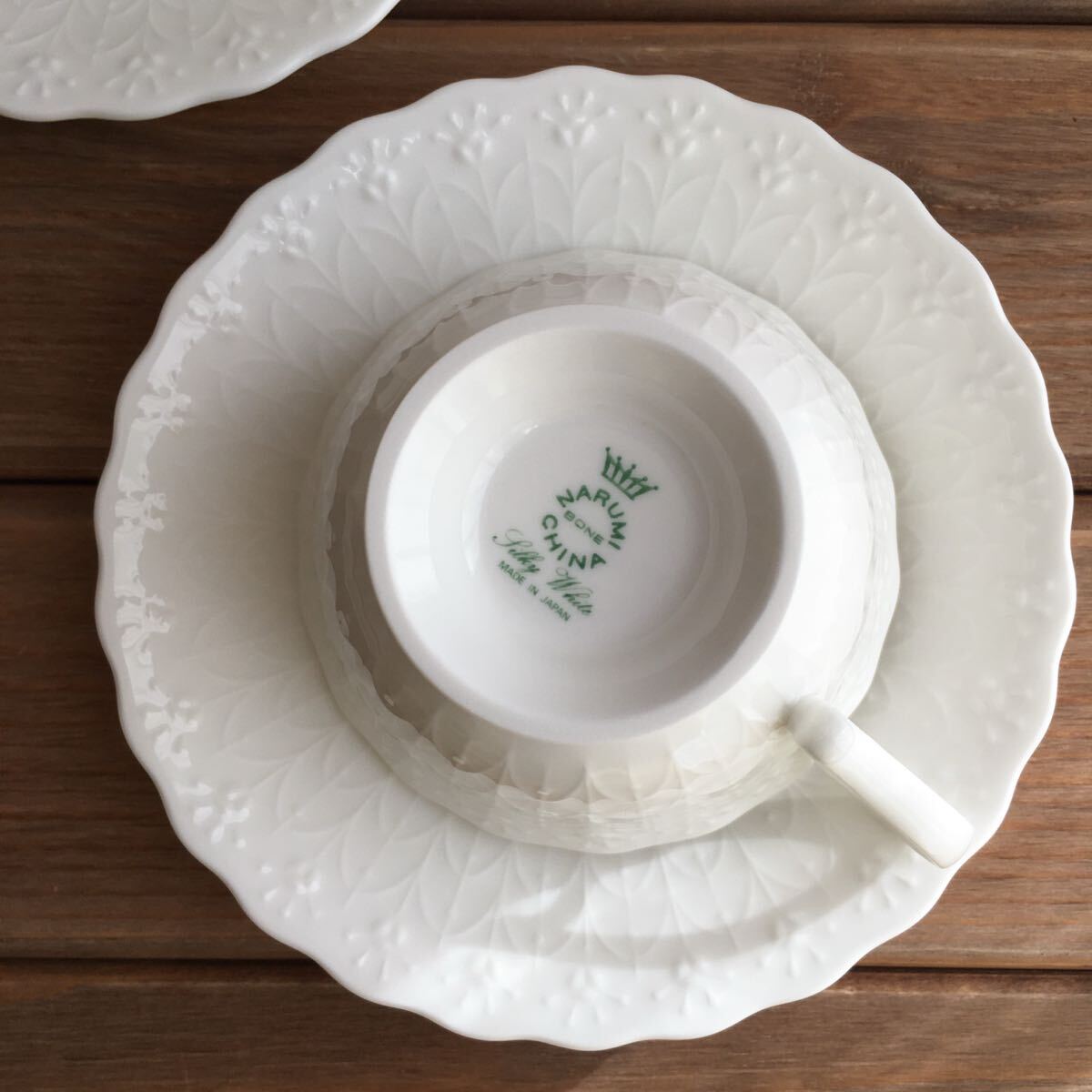 ナルミMARUMIシルキーホワイト小花レリーフ ティーコーヒー碗皿5客セット未使用品◆送料込み◆即配送◆_画像7