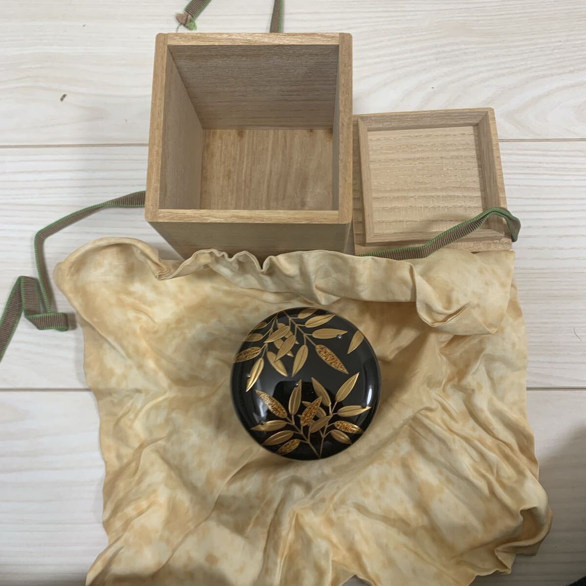 [H272].. лакировка чайная посуда ... чайница 