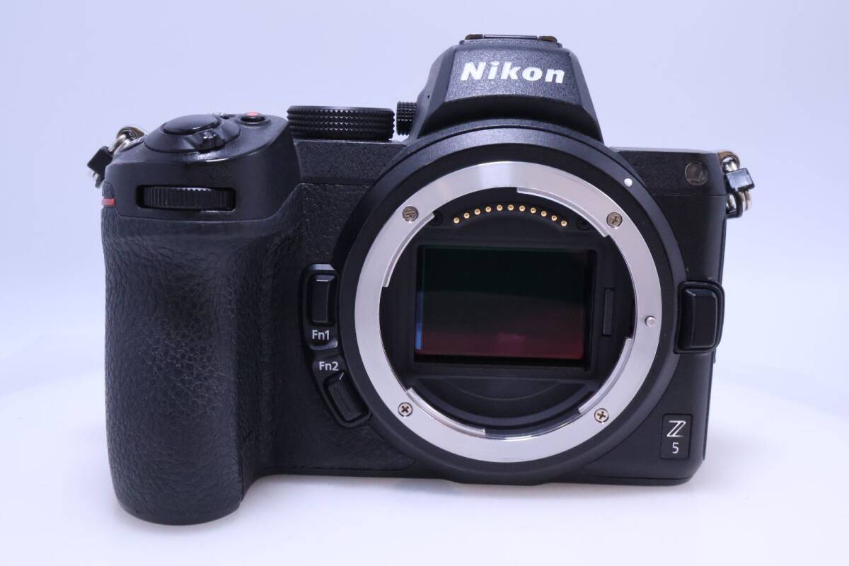 【極美品】Nikon Z5 ボディ ブラック ミラーレス一眼カメラ_画像2