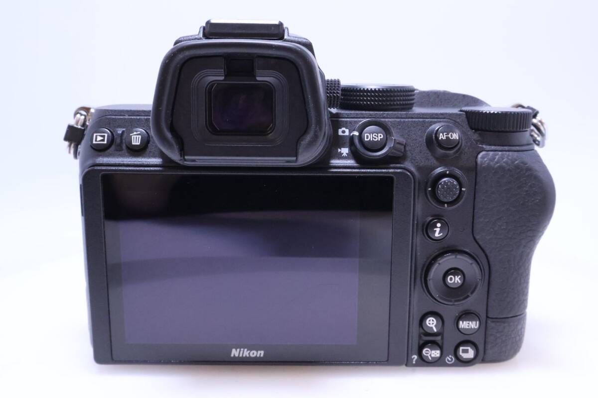 【極美品】Nikon Z5 ボディ ブラック ミラーレス一眼カメラ_画像3