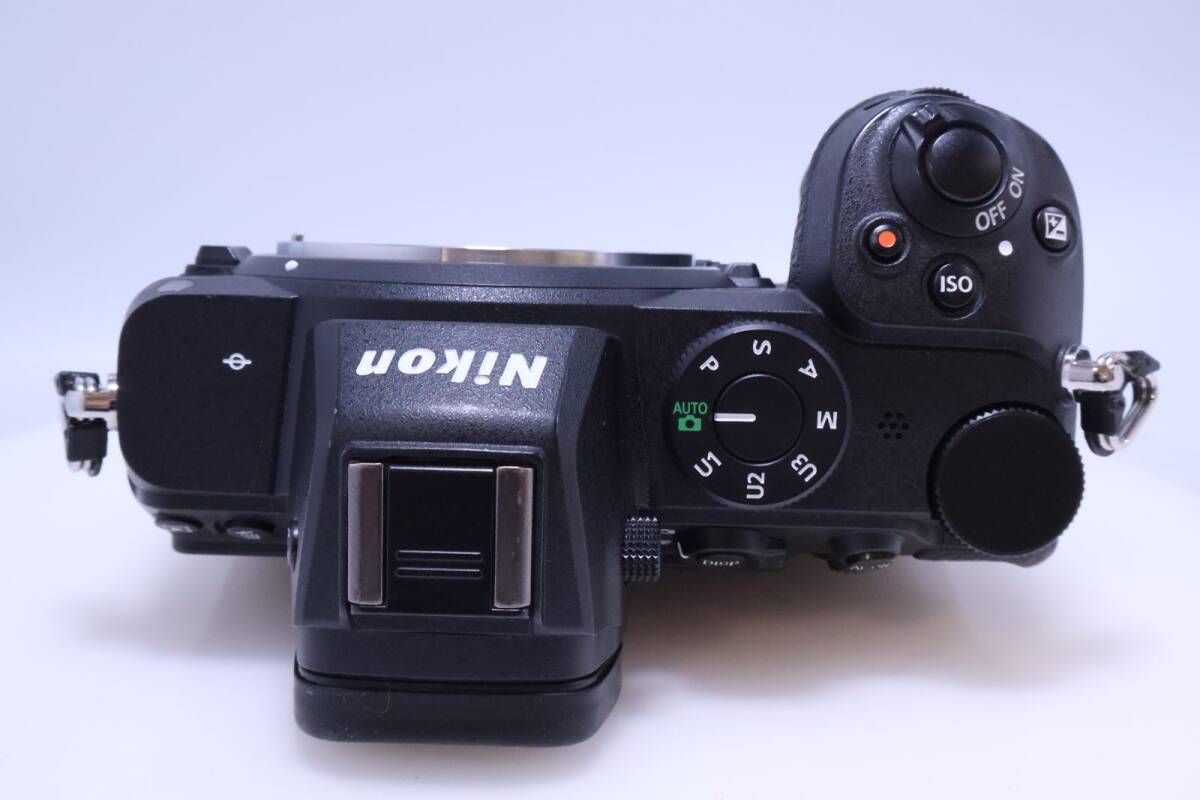 【極美品】Nikon Z5 ボディ ブラック ミラーレス一眼カメラ_画像4