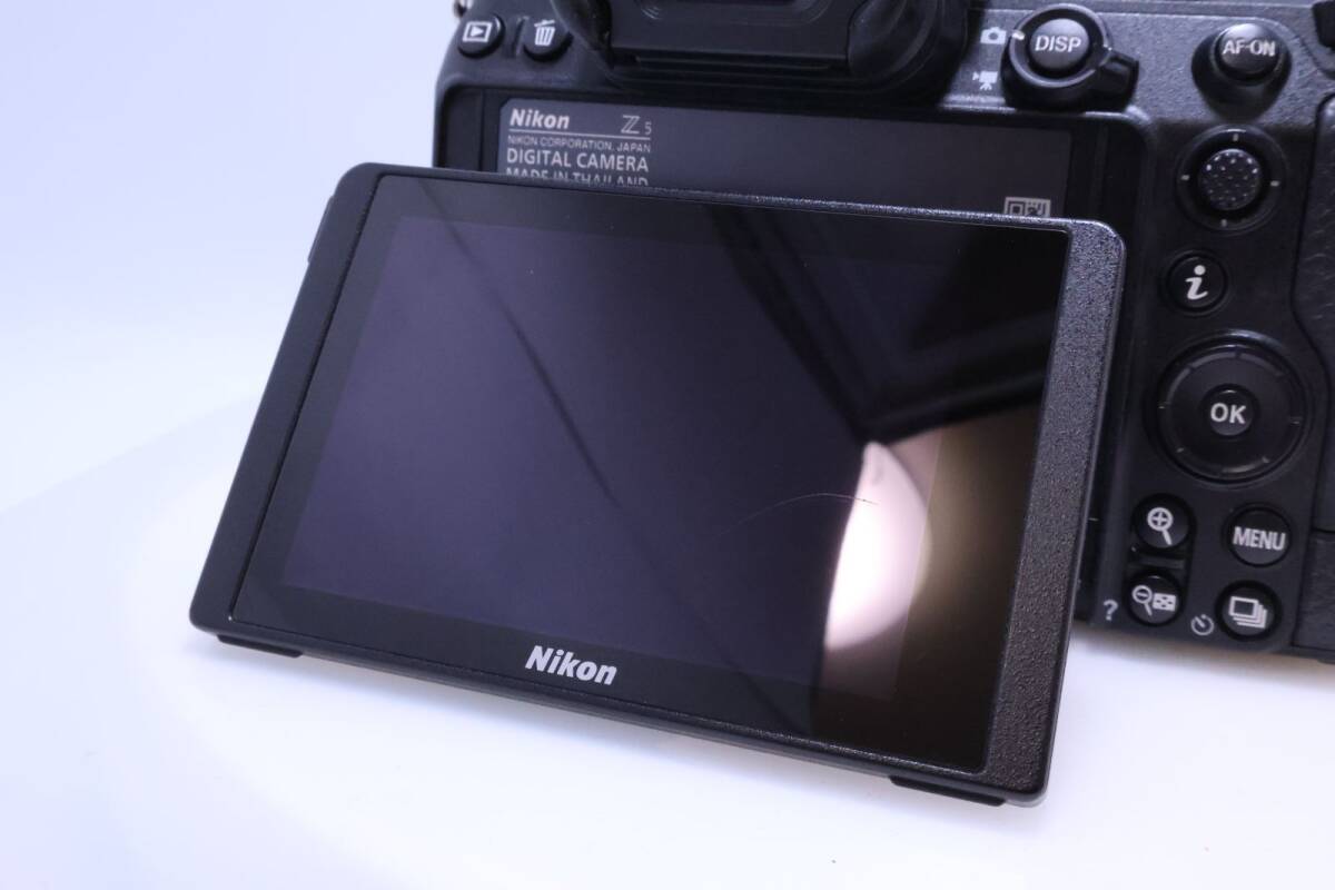 【極美品】Nikon Z5 ボディ ブラック ミラーレス一眼カメラ_画像6