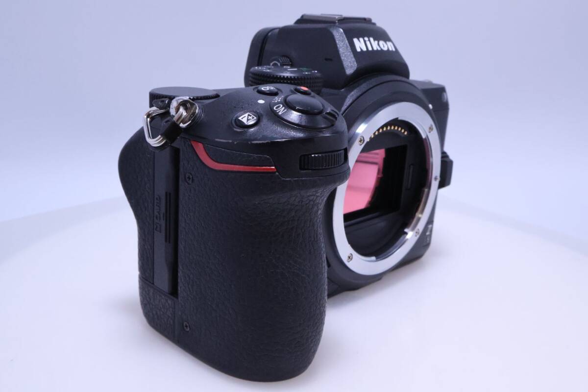 【極美品】Nikon Z5 ボディ ブラック ミラーレス一眼カメラ_画像8