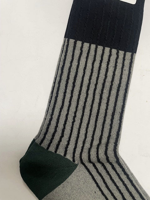 未使用・新品 半額で レディス ブラック系 濃淡 立体的ストライプ ソックス 長さ24センチ パンツに プレゼントにもelleveryzozo ジャーナル_画像4