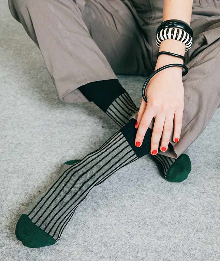 未使用・新品 半額で レディス ブラック系 濃淡 立体的ストライプ ソックス 長さ24センチ パンツに プレゼントにもelleveryzozo ジャーナル_画像9