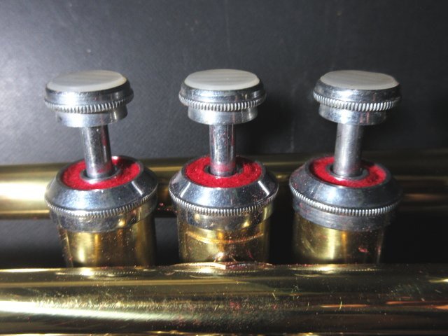 エ936◇ ラーク M4015 中国製 トランペット マウスピース+ストレートミュート ケース付(鍵付) / LARK 金管楽器 音楽演奏 吹奏楽 趣味 /_画像6