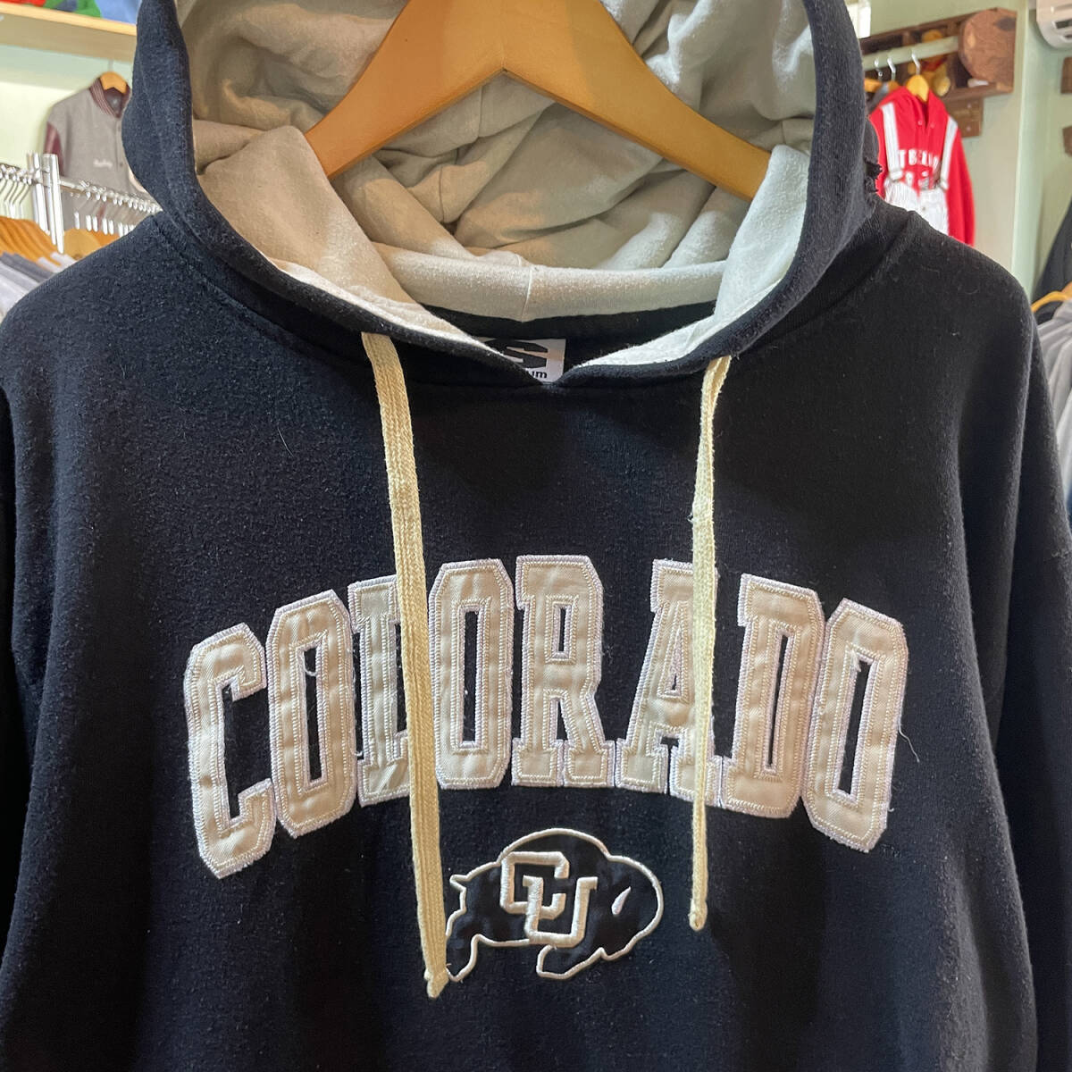USA 古着 コロラド大学 カレッジ スウェット パーカー プルオーバー 刺繍 ロゴ ブラック メンズL BE0159_画像3