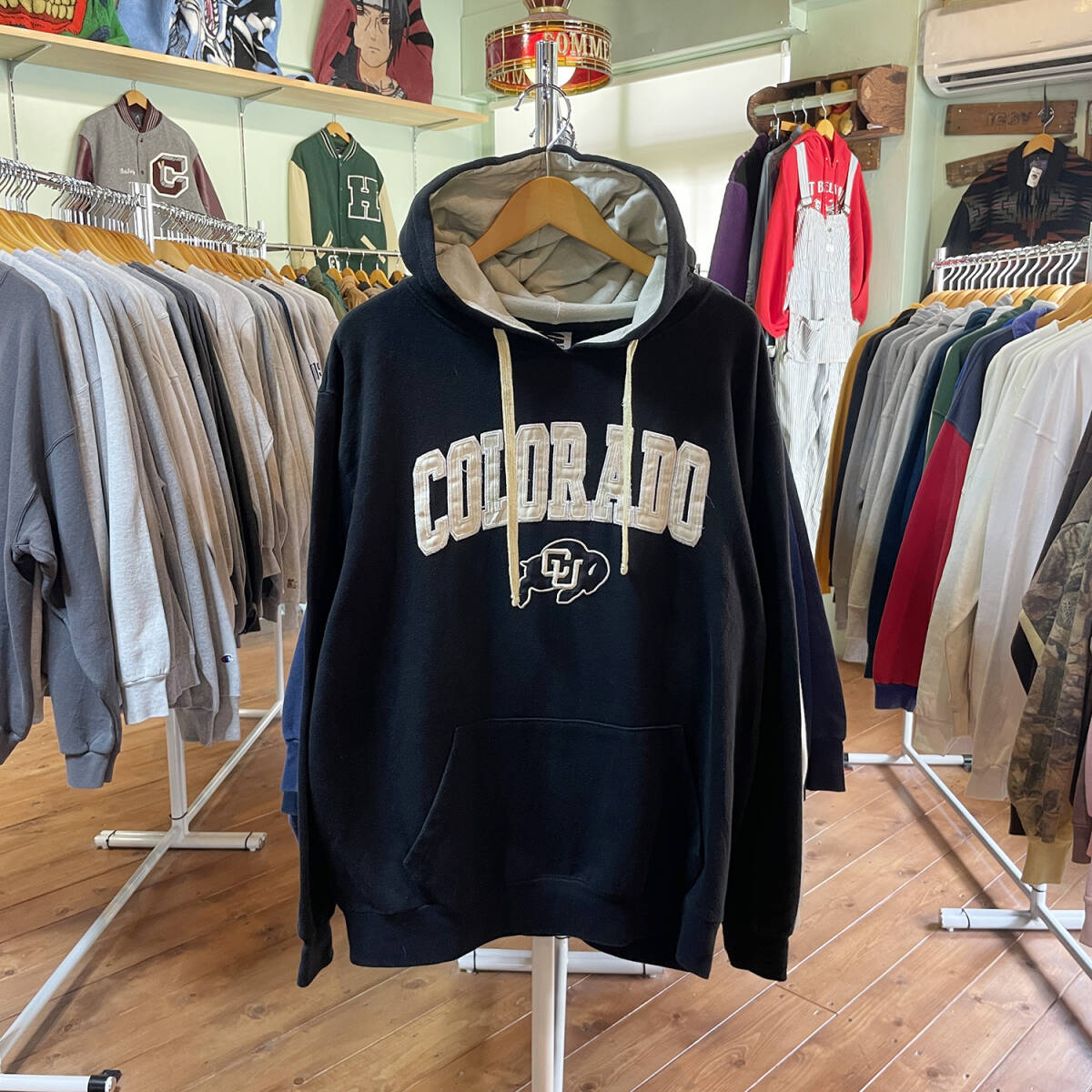 USA 古着 コロラド大学 カレッジ スウェット パーカー プルオーバー 刺繍 ロゴ ブラック メンズL BE0159_画像1