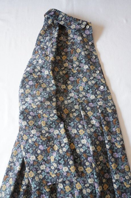 ハンドメイド♪cottonコーデュロイ♪濃いグレー色地にカラフル花柄♪襟付きOP♪_画像9