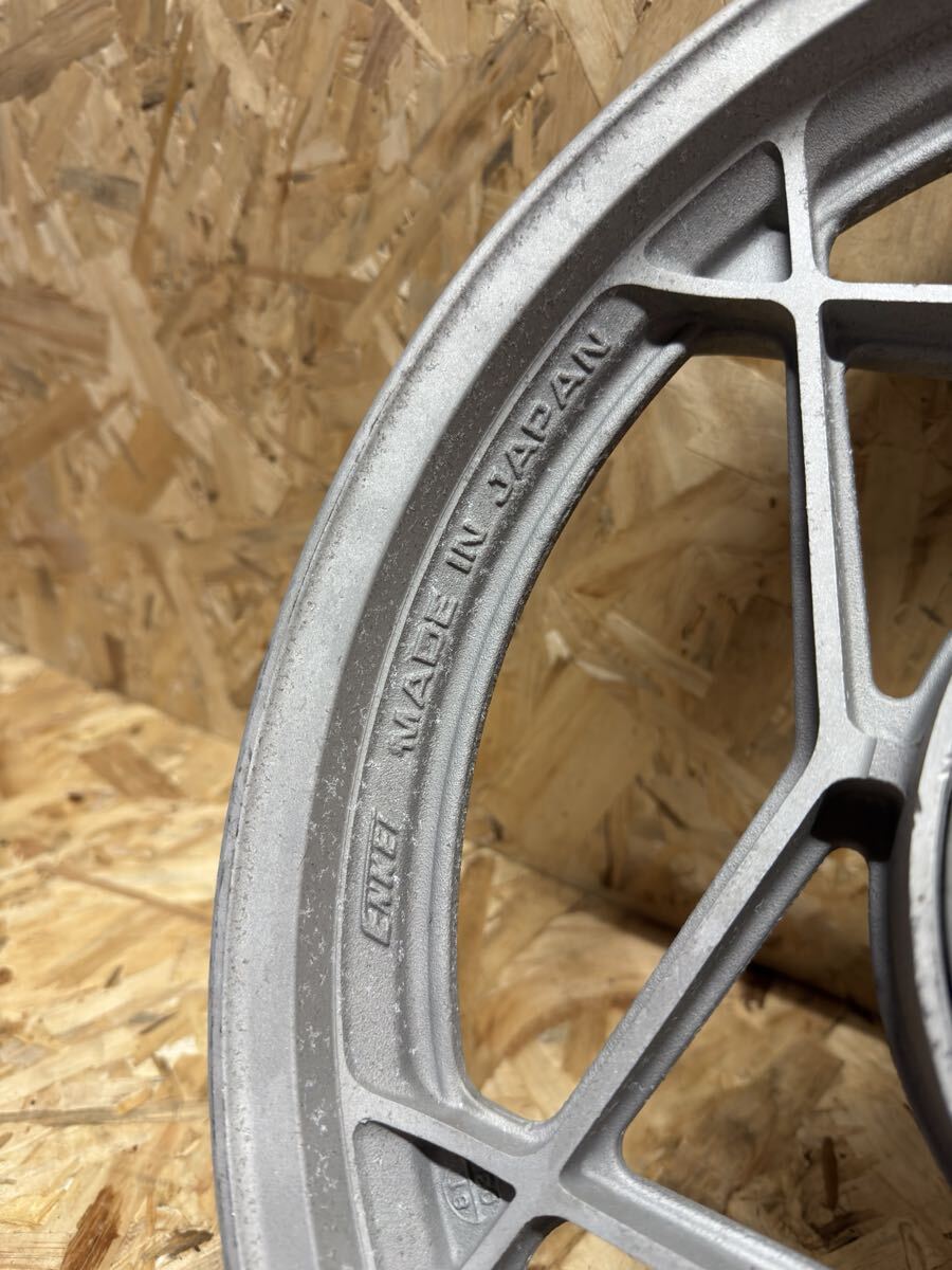 スズキ GSX250L キャストホイール 2.15×16 エンケイ オマケ付き リアホイール ベアリング無し サンドブラスト後保管 腐食有り 旧車_画像5