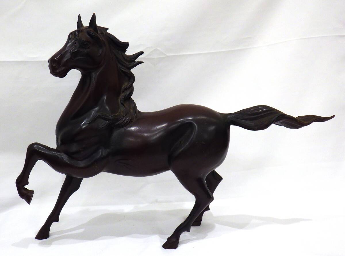 【#17227】 馬 置物 インテリア 中古 磁性あり 縁起物 高さ:約29㎝ 横:約40㎝_画像1