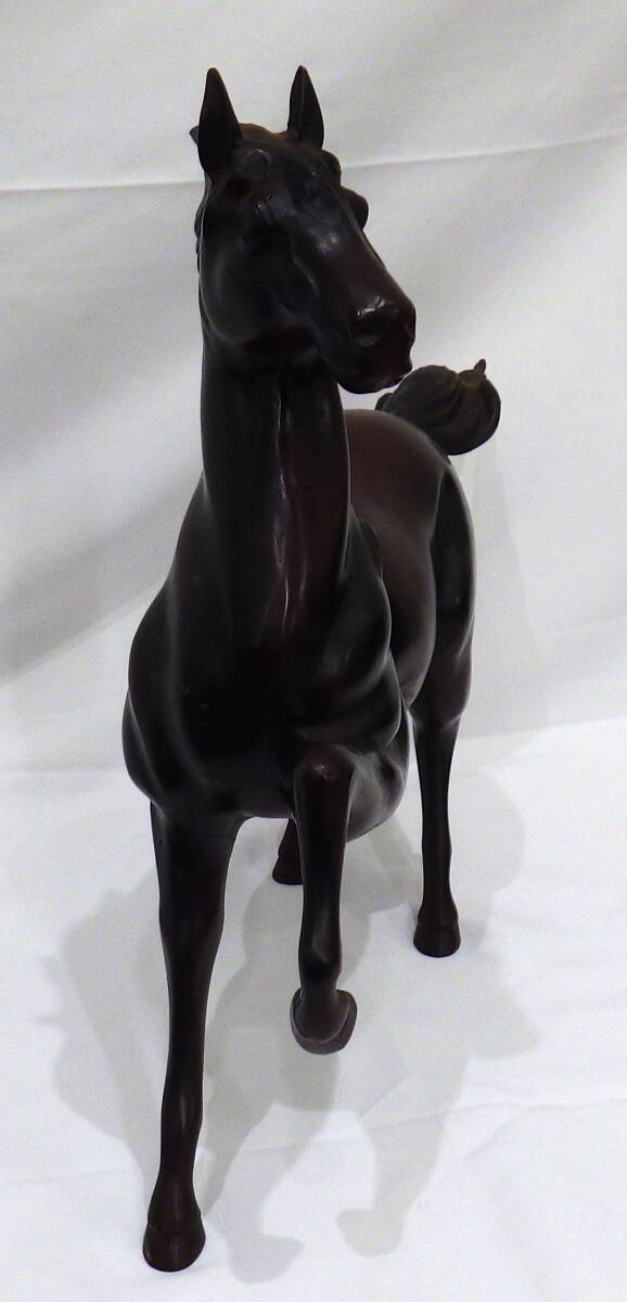 【#17227】 馬 置物 インテリア 中古 磁性あり 縁起物 高さ:約29㎝ 横:約40㎝_画像3