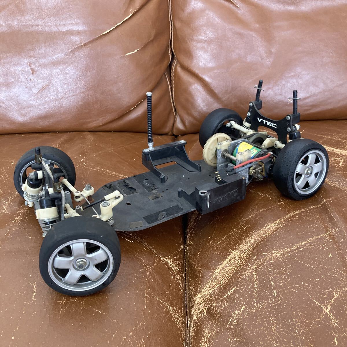 99円 2WD MR RR駆動 シャーシ ラジコン 当時物 部品取り 詳細不明_画像1