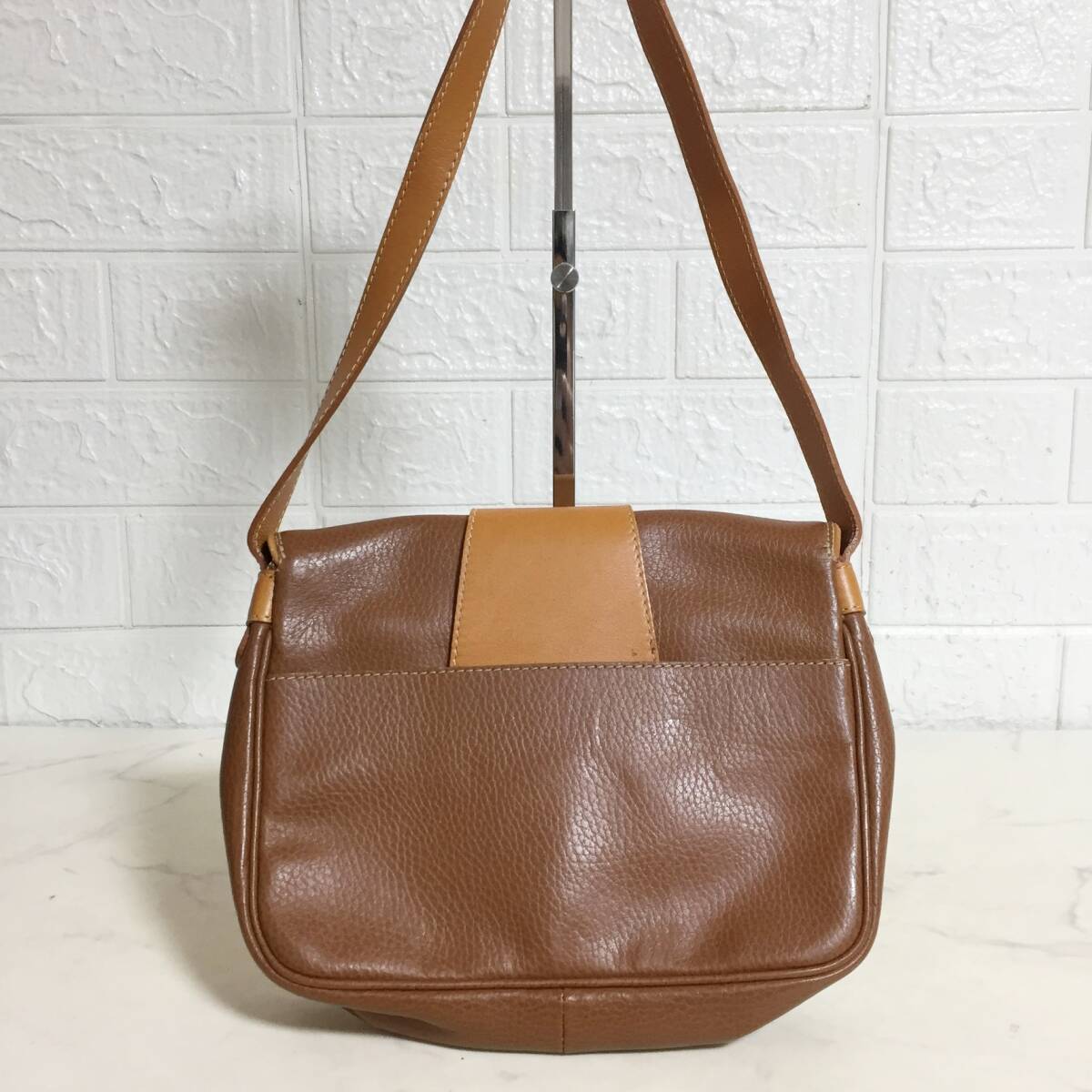 no34287 -G Courreges Courreges Франция производства кожа PVC наклонный .. сумка на плечо 