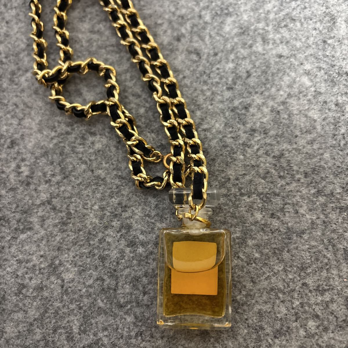 X363 CHANEL Chanel духи имеется колье подвеска духи колье COCO