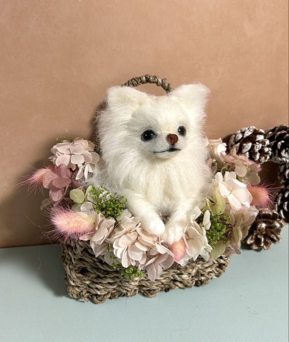 羊毛フェルト　おすましチワワちゃんのフラワーバスケット_画像2