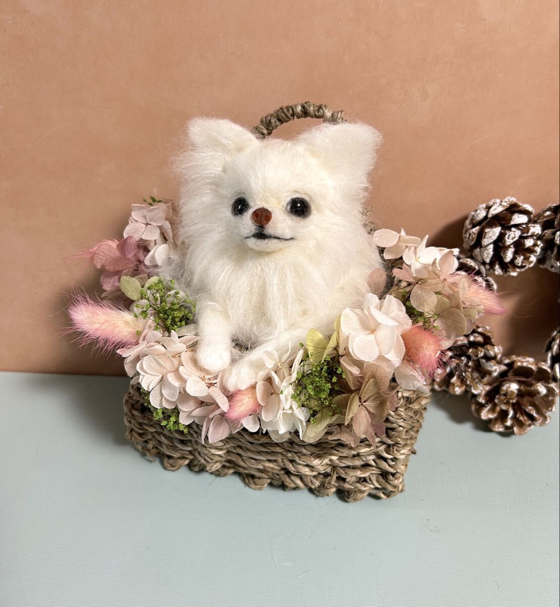 羊毛フェルト　おすましチワワちゃんのフラワーバスケット_画像3