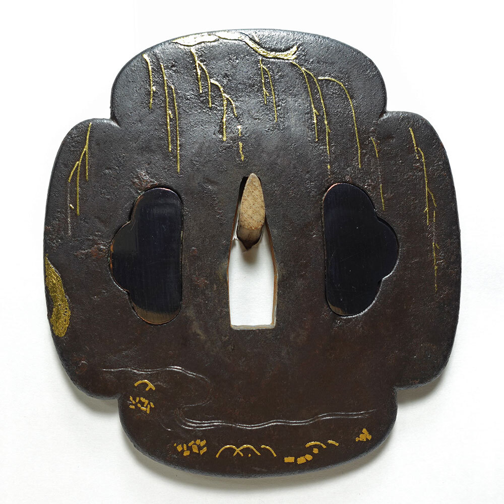 ★来年の干支　鉄地木瓜形枝垂柳伏馬図鐔　無銘　午年　両櫃孔赤銅埋　金銀象嵌　角耳小肉　肥後金工　肥後拵　肥後象嵌　桐箱入　【鐔87】_画像4