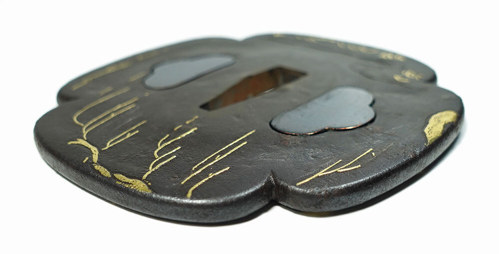 ★来年の干支　鉄地木瓜形枝垂柳伏馬図鐔　無銘　午年　両櫃孔赤銅埋　金銀象嵌　角耳小肉　肥後金工　肥後拵　肥後象嵌　桐箱入　【鐔87】_画像8