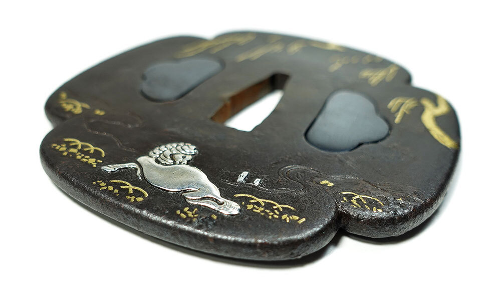 ★来年の干支　鉄地木瓜形枝垂柳伏馬図鐔　無銘　午年　両櫃孔赤銅埋　金銀象嵌　角耳小肉　肥後金工　肥後拵　肥後象嵌　桐箱入　【鐔87】_画像7