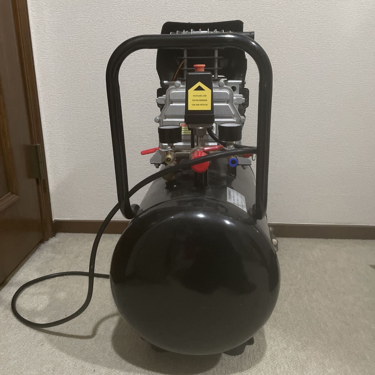 Sinyam 50L エアーコンプレッサー 電動 3HP 良好動作品_画像3