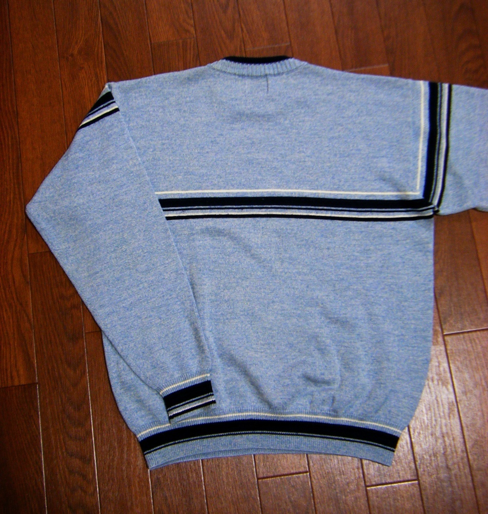 ウール100%/美品〇シナコバ SINA COVA セーター M 伸縮 刺しゅうロゴ 薄青色系 混在_画像3