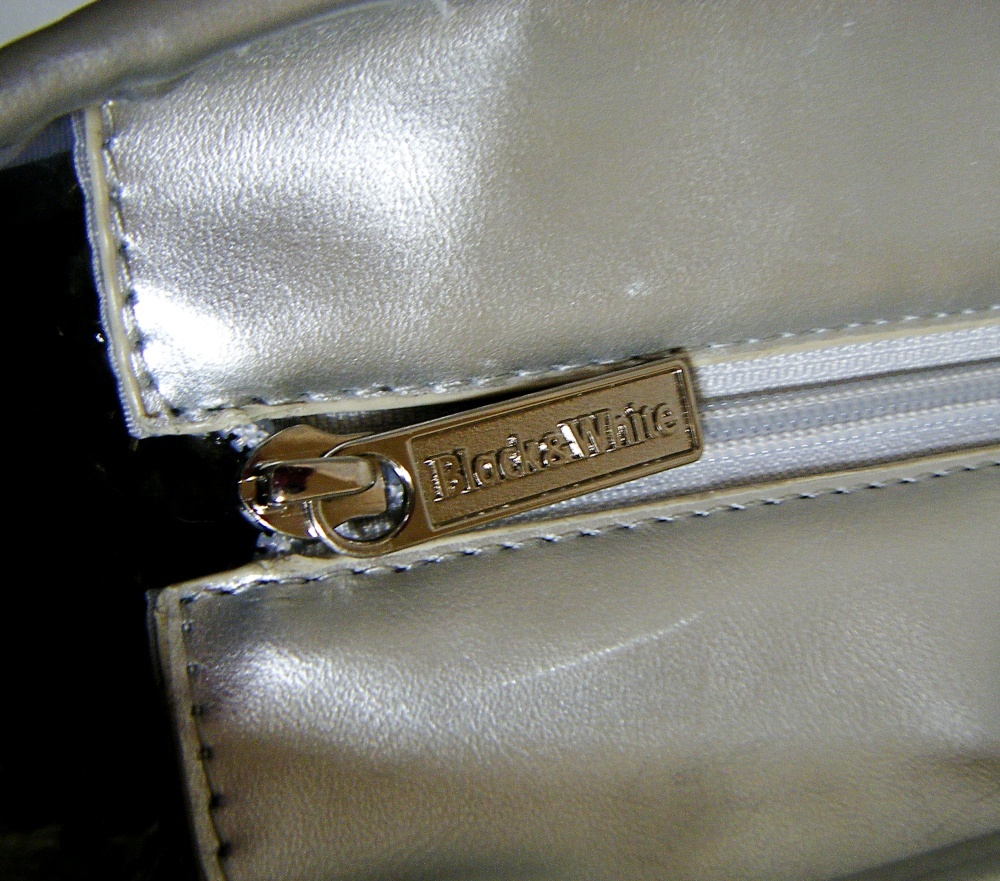 ポリキャンバス地/良質品〇Black＆White 多目的カートバッグ 裏地付き ブランドロゴ エメラルドグリーン_画像8