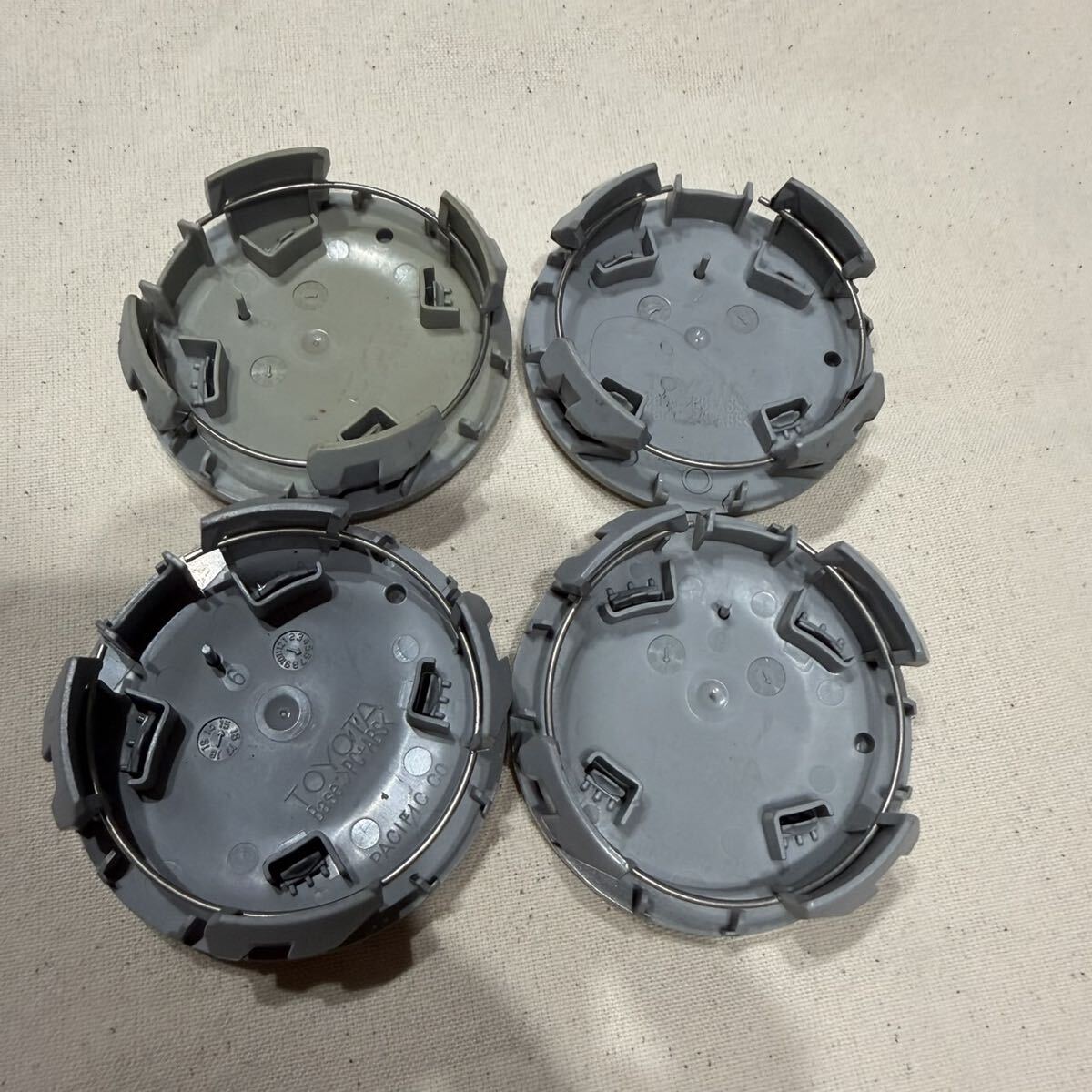 10、TOYOTA トヨタ　純正 ホイールセンターキャップ ホイールキャップ　直径約62mm　中古4個1セット　ブラック_画像6