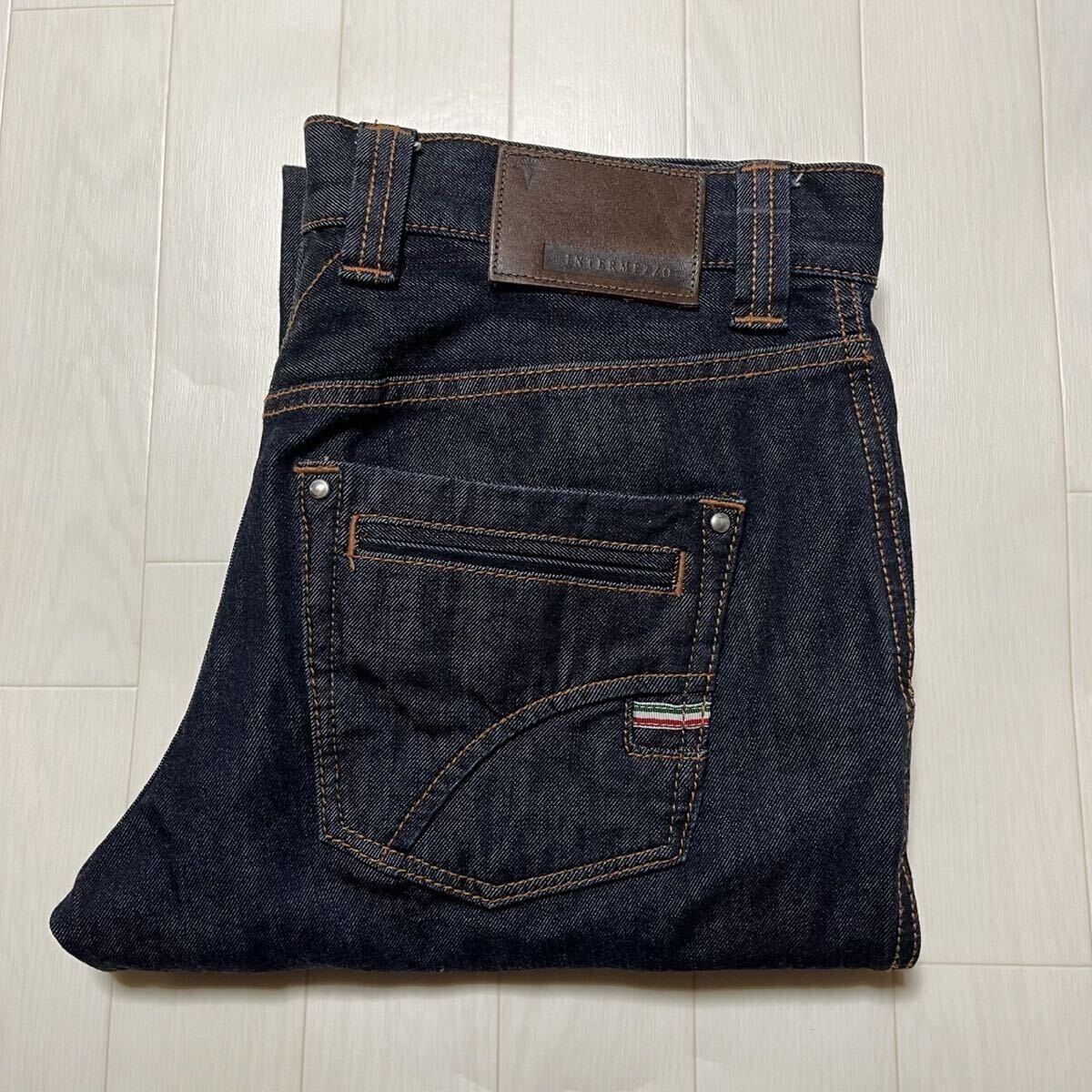 インターメッツォ ジーンズ デニムパンツ ストレッチ ジーパン 革パッチ インディゴ 濃紺_画像1
