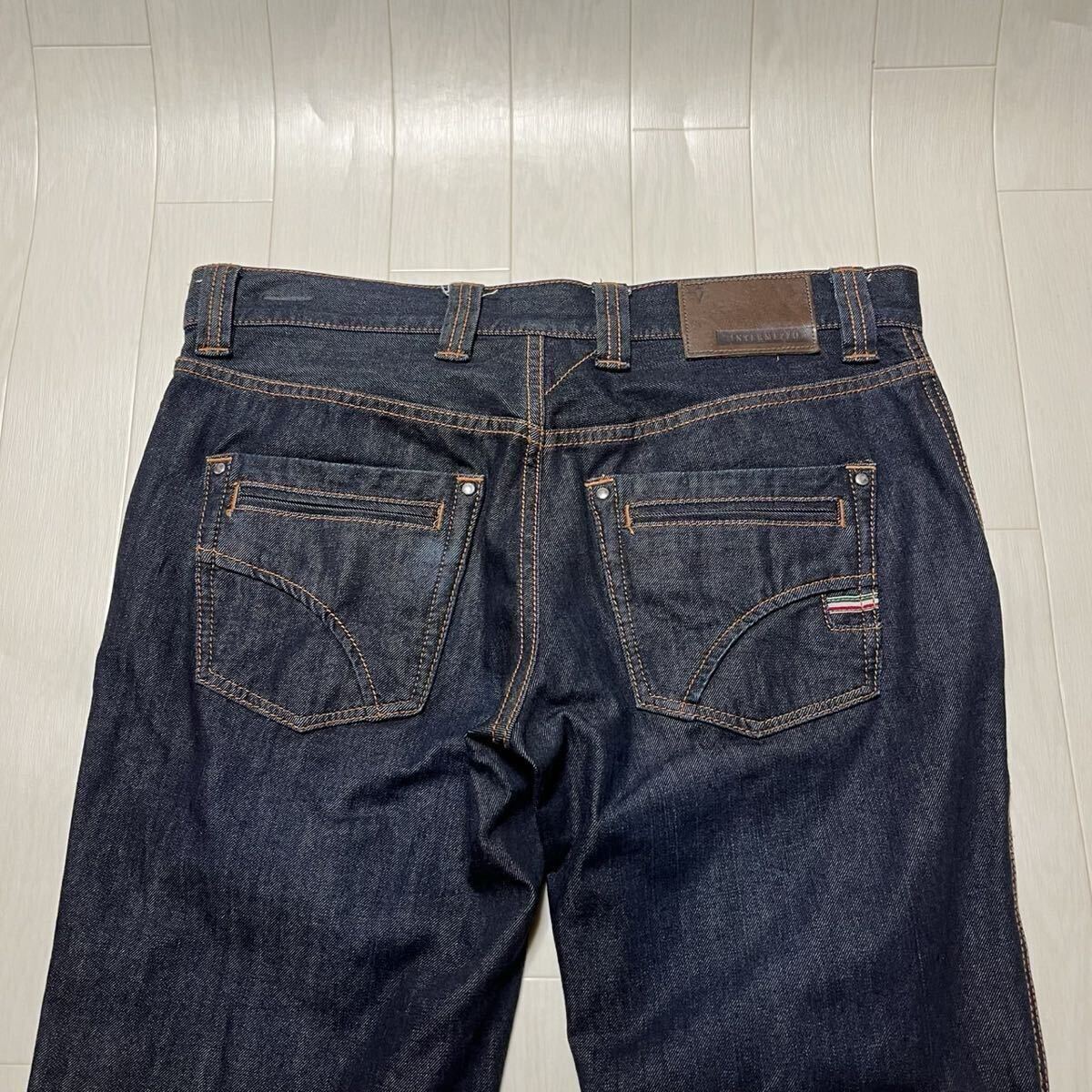 インターメッツォ ジーンズ デニムパンツ ストレッチ ジーパン 革パッチ インディゴ 濃紺_画像5
