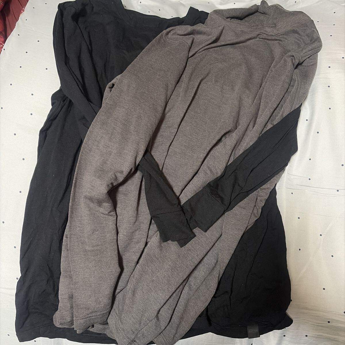 ☆☆ユニクロの極暖ヒートテックハイネック(グレー)とヒートテック(ブラック).XL☆☆_画像1